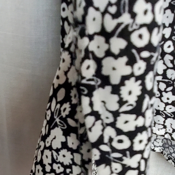 Women's Catherine's 4X 30/32W Black White Floral Tunic Button Up 3/4 Sleeve New - Picture 5 of 16